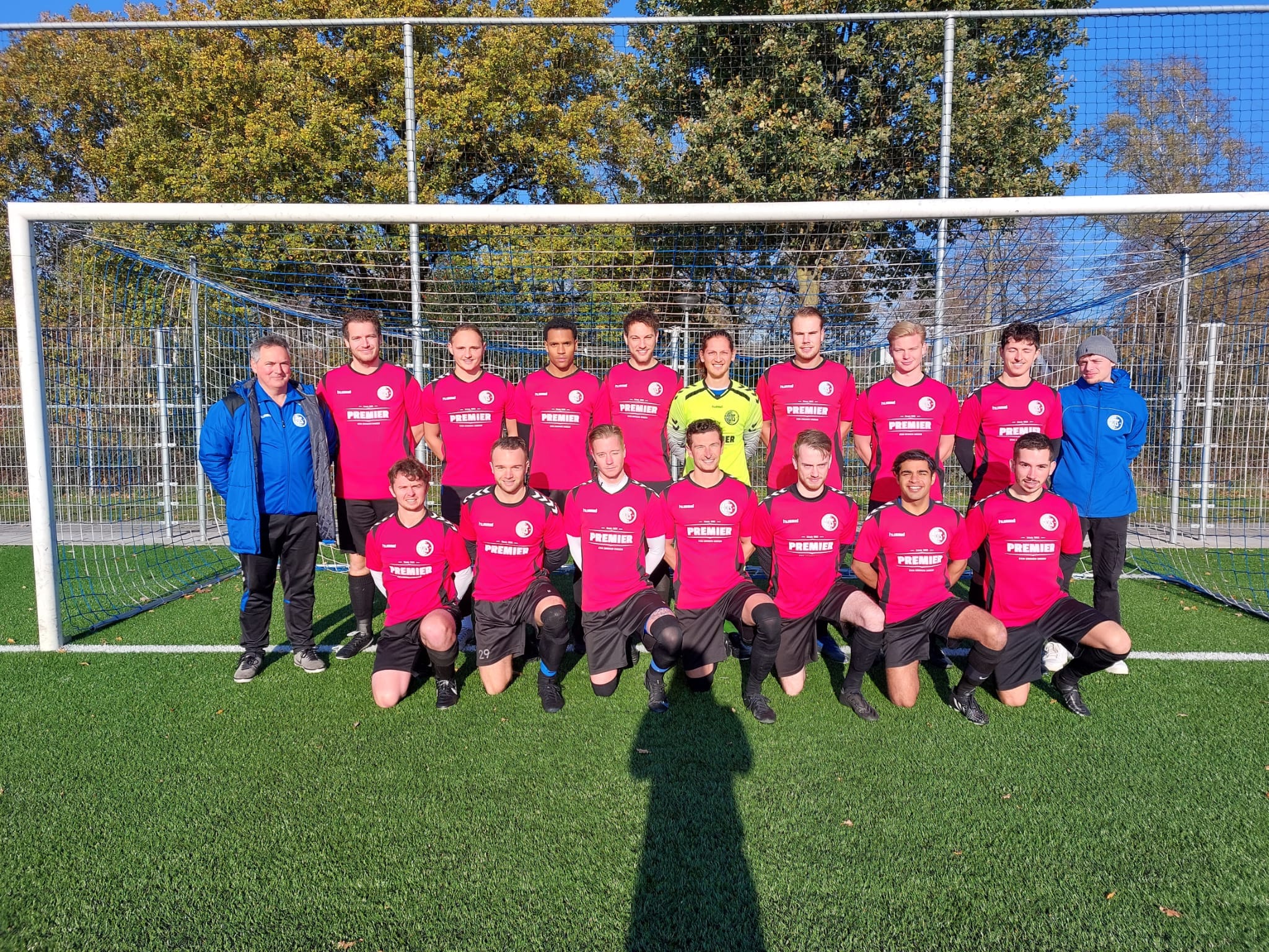 Sponsor Café Premier, voorzien DTS 3 van een prachtig nieuw uittenues ...